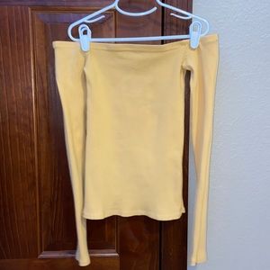 Size S Hollister off-the-shoulder shirt